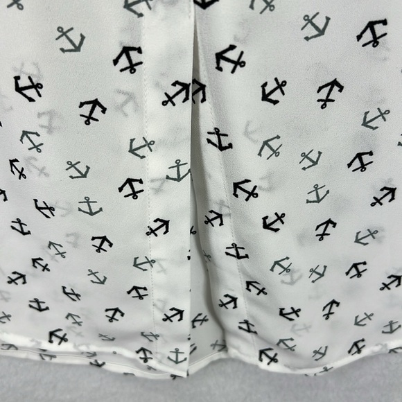 Daniel Rainn Women’s Blouse Sz XS White w/Navy & Gray Anchors 100% Polyester EUC - Picture 6 of 10